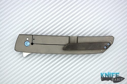 custom pohan leu hamachi flipper knife, red twill light strike carbon fiber scales, zirconium bolster, zirconium clip