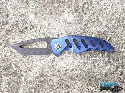 custom scorpion 6 mektig v2 knife, damascus blade, blue handle custom knife